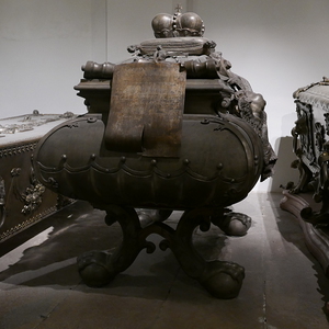 Foto des Sarkophags Leopold Johann (1716-1716).