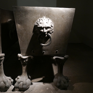 Photo of the sarcophagus of Emperor Matthias (1557–1619).