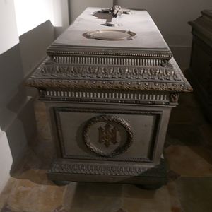 Foto des Sarkophags von Ferdinand IV. von Österreich-Toskana (1835-1908).