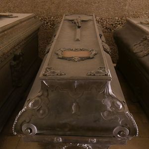 Foto des Sarkophags von Hildegard Luise von Bayern (1825-1864).