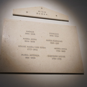 Foto der Gedenktafel C mit der Namensinschrift von Maria Anna (1804-1858).