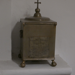 Photo of the heart urn of Claudia Felicitas of Tyrol, Empress (1653–1676).