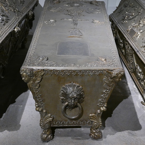 Foto des Sarkophags der Kaiserin Maria Leopoldina von Tirol (1632-1649).