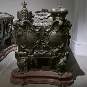 Foto des Sarkophags von Eleonora Magdalena von Pfalz-Neuburg, Pfalzgräfin (1655-1720).