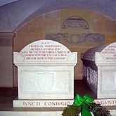 Sarkophag Franz Ferdinand, Gruft der Pfarrkirche Artstetten / Wikimedia Commons CC0 Foto des Sarkophags von Franz Ferdinand (1863-1914) in der Gruft der Pfarrkirche Artstetten.