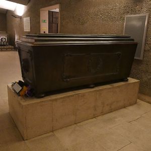 Foto des Sarkophags der Kaiserin Maria Ludovica ('Louise', 1791-1847.)