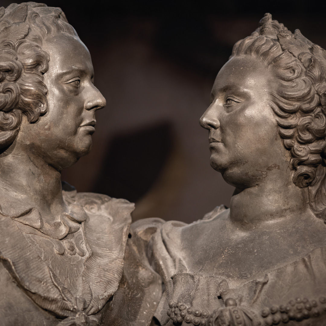 Figuren von Maria Theresia und Franz I. Stephan auf deren Doppelsarkophag.